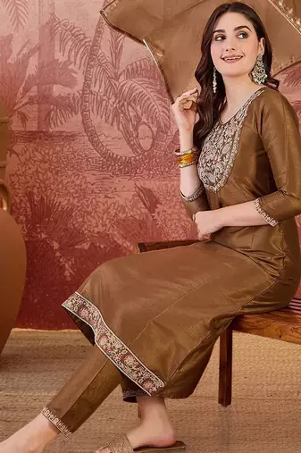embroidered round neck kurta & trousers kurta set