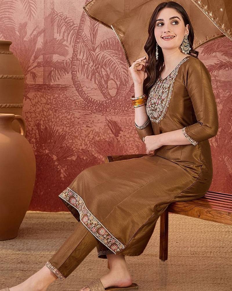 embroidered round neck kurta & trousers kurta set