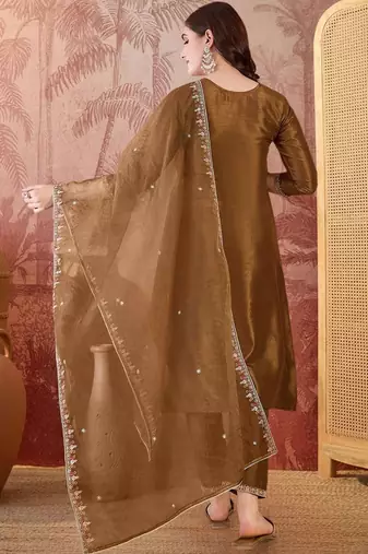 embroidered round neck kurta & trousers kurta set