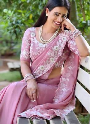 Onion Pink clr Cutwork Saree With Heavy Work Blosue Peice 3
