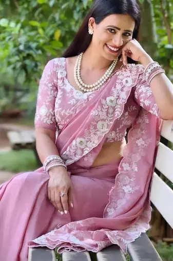 Onion Pink clr Cutwork Saree With Heavy Work Blosue Peice