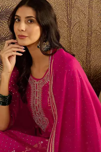 women ethnic motifs embroidered regular kurta set with dupatta