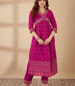 women ethnic motifs printed empire kurta with trousers