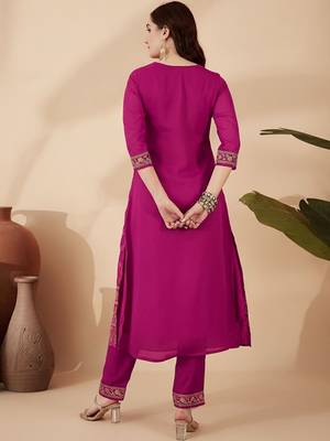 women ethnic motifs printed empire kurta with trousers 4