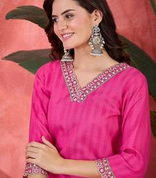 women floral embroidered kurta with trousers