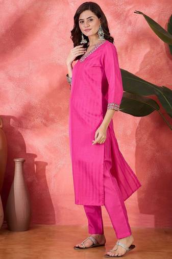 women floral embroidered kurta with trousers