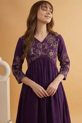 embroidered poly crepe v-neck kurta & trousers