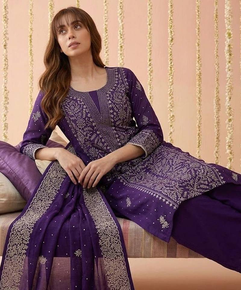 embroidered round neck kurta & trousers with dupatta