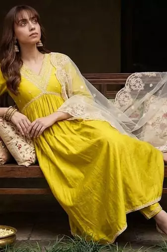 embroidered v-neck kurta & trousers with dupatta