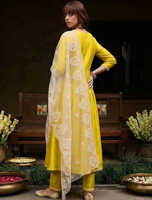 embroidered v-neck kurta & trousers with dupatta 3