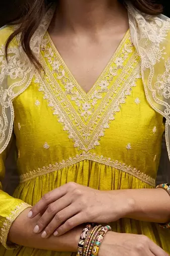 embroidered v-neck kurta & trousers with dupatta