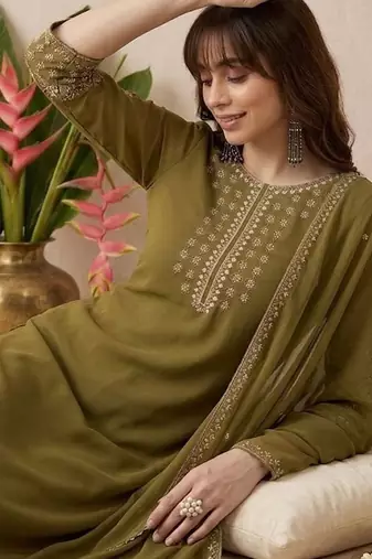 embroidered round neck kurta & trousers with dupatta