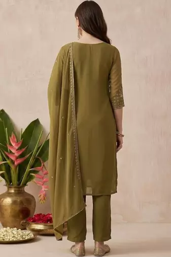 embroidered round neck kurta & trousers with dupatta