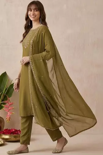 embroidered round neck kurta & trousers with dupatta