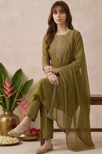 embroidered round neck kurta & trousers with dupatta