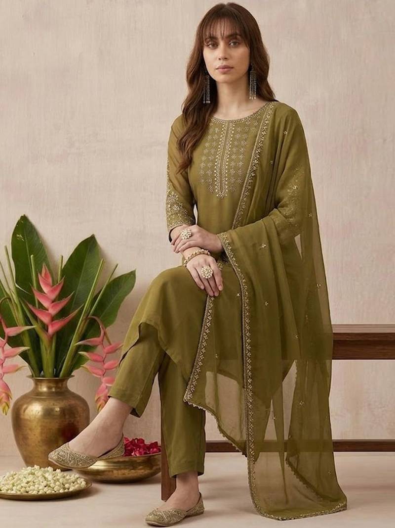 embroidered round neck kurta & trousers with dupatta