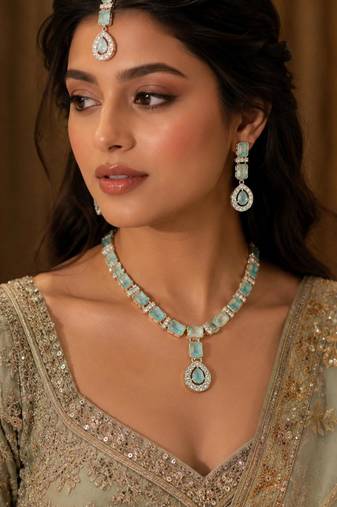 Pista color necklace set with earrings and maang tikka – agate stone, antique gold plating