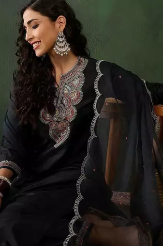 ethnic motifs yoke design regular thread work kurta & trousers with dupatta