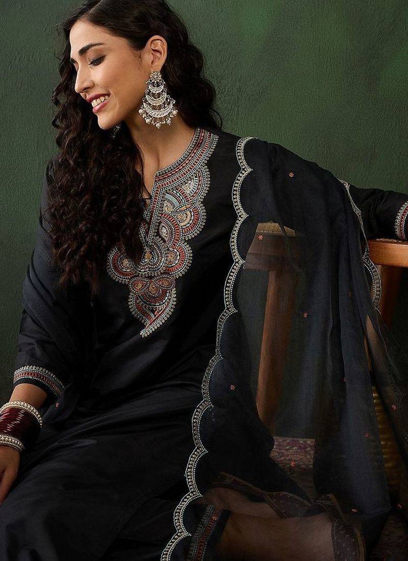 ethnic motifs yoke design regular thread work kurta & trousers with dupatta