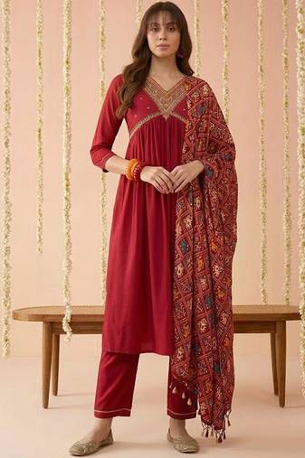 embroidered v-neck kurta & trousers with dupatta