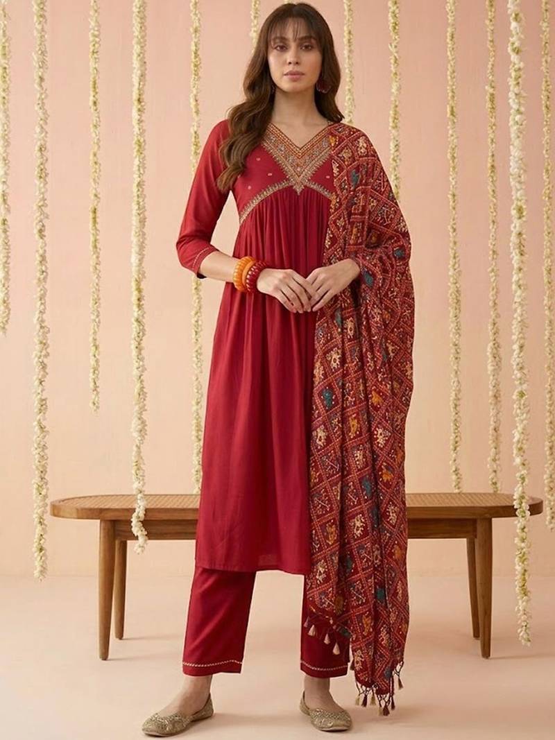 embroidered v-neck kurta & trousers with dupatta