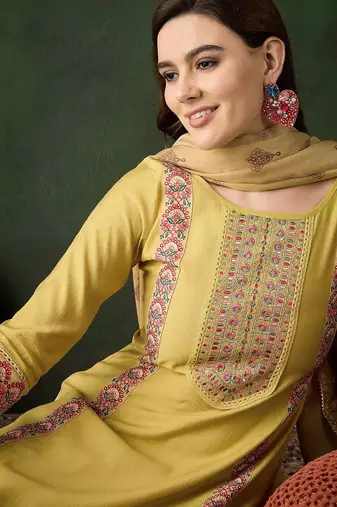 floral embroidered sequinned straight kurta & trouser with dupatta