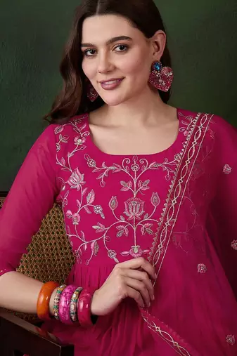 women floral embroidered kurta with trousers & dupatta
