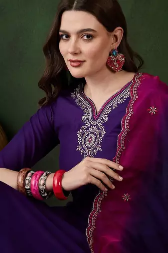 women floral embroidered kurta with trousers & dupatta