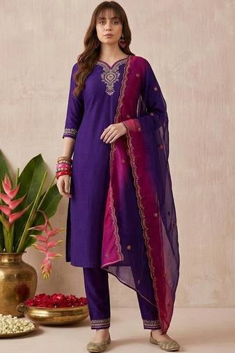 embroidered sweetheart neck kurta & trousers with dupatta