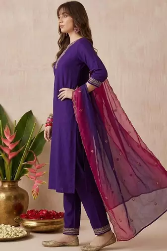 embroidered sweetheart neck kurta & trousers with dupatta