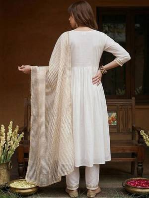 embroidered round neck kurta & trousers with dupatta 2