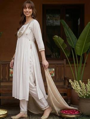 embroidered round neck kurta & trousers with dupatta 3