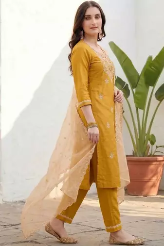 embroidered round neck kurta & trousers with dupatta kurta set