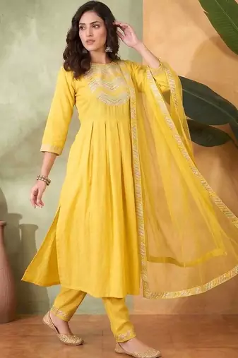 embroidered  round neck kurta & trousers with dupatta