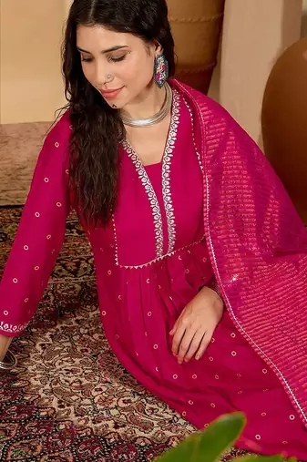 women pink kurta sets