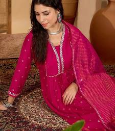 women pink kurta sets