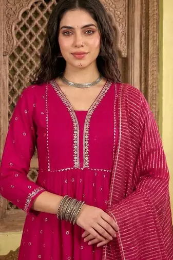 embroidered v- neck kurta & trousers with dupatta