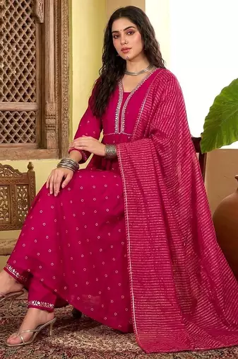 embroidered v- neck kurta & trousers with dupatta