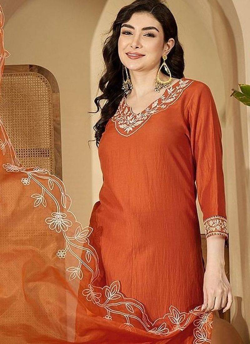 women floral embroidered regular thread work kurta with trousers & with dupatta
