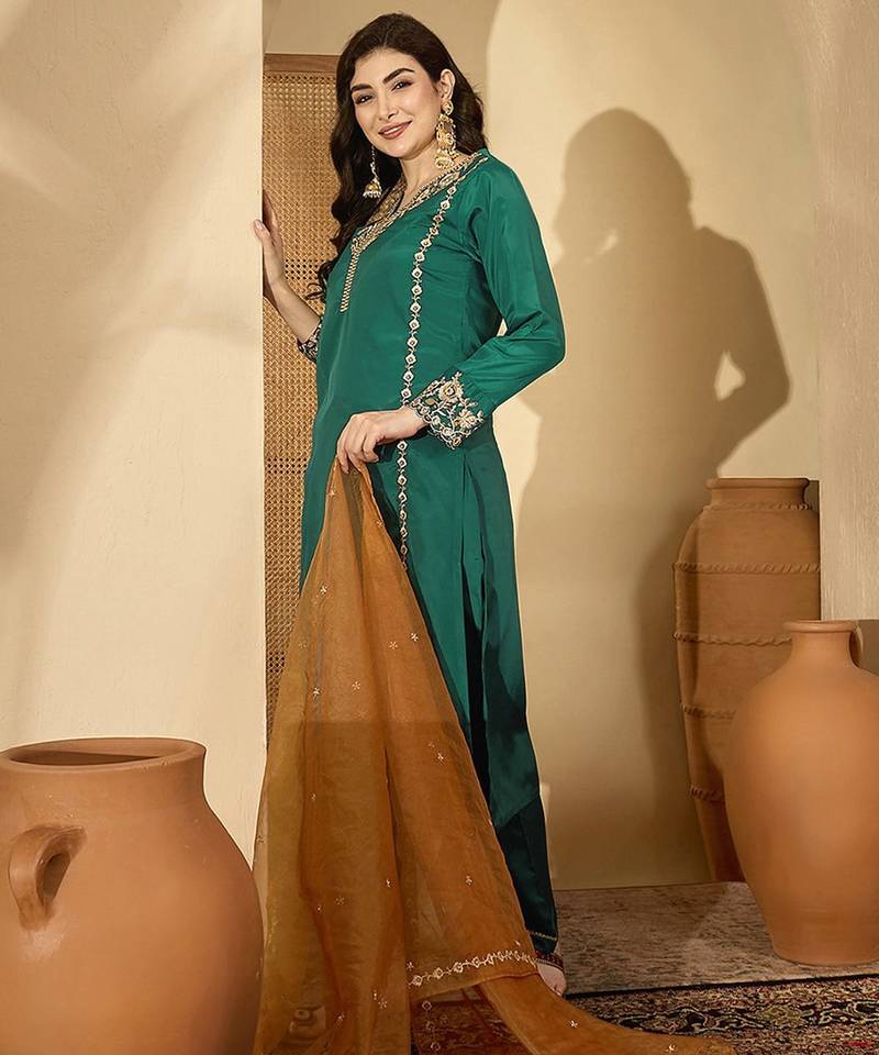 women ethnic motifs embroidered regular thread work kurta with trousers & with dupatta