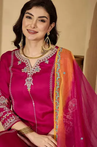 women pink kurta sets