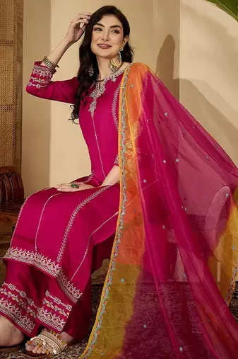 women pink kurta sets