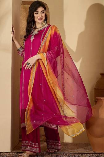women pink kurta sets