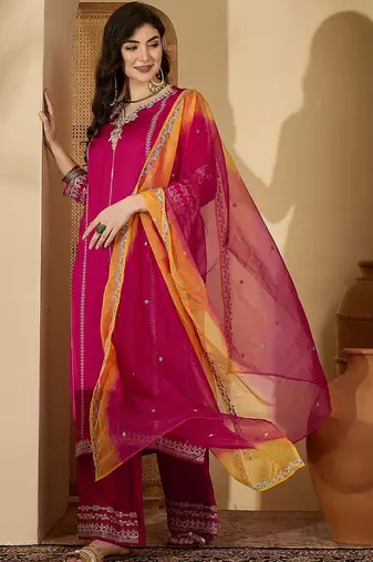 women pink kurta sets