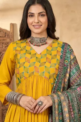embroidered v-neck kurta & trousers with dupatta