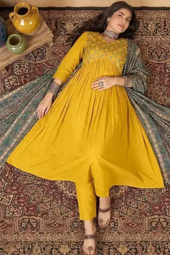 embroidered v-neck kurta & trousers with dupatta