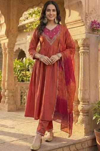 embroidered v-neck kurta trousers & dupatta