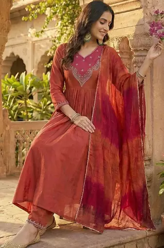 embroidered v-neck kurta trousers & dupatta