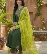 embroidered round neck kurta trousers & dupatta