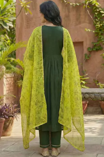 embroidered round neck kurta trousers & dupatta